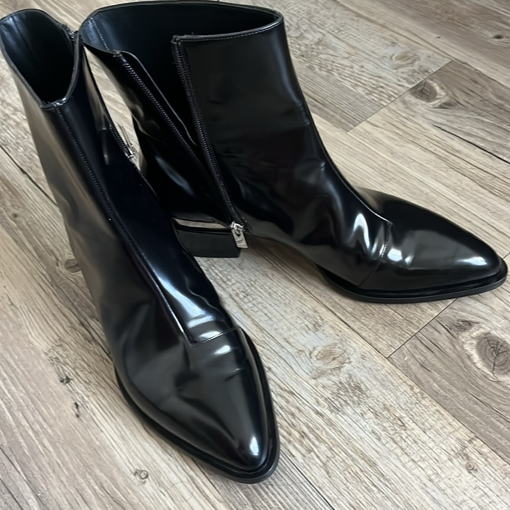 NWT VINCE.made in Italy new beautiful black boots, size 10